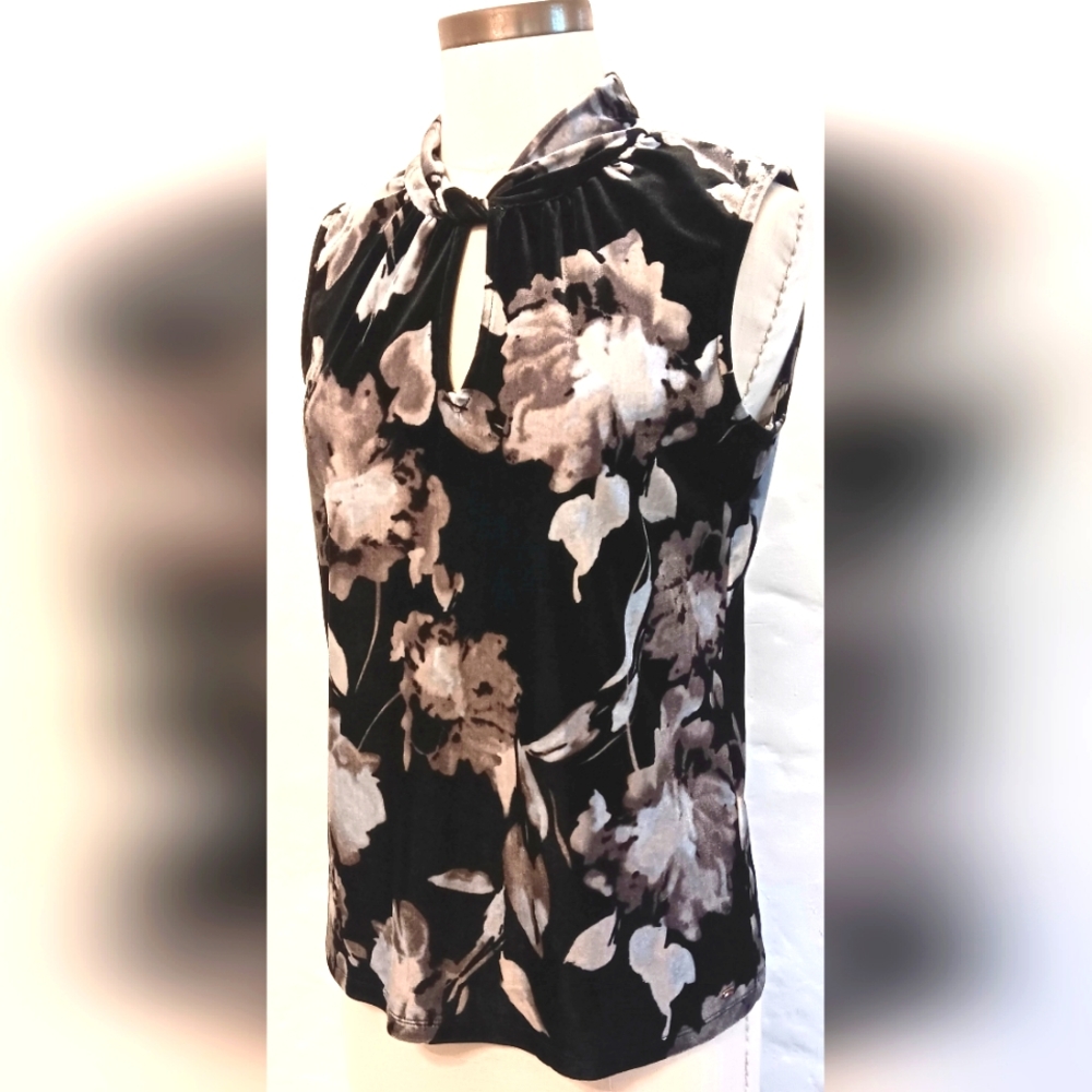 Tommy Hilfiger dark floral velvet sleeveless blouse. Small.